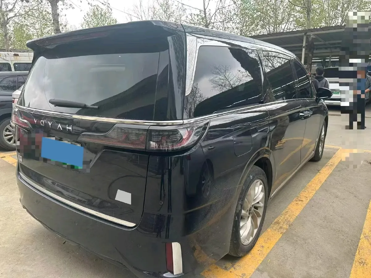 2022 Voyah Dream 1.5T 136HP L4 PHEV 25.57KWH,autocango,china used car exporter,china ev exporter,chinese used car exporter,chinese used ev exporter