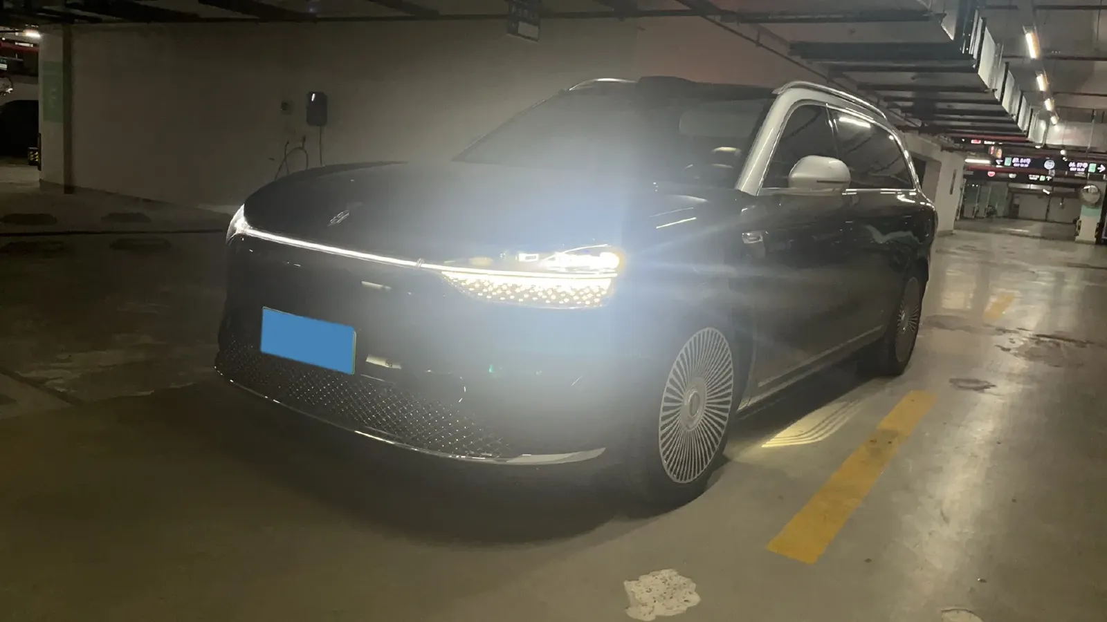 2025 AITO AITO M9 BEV 100KWH,autocango,china used car exporter,china ev exporter,chinese used car exporter,chinese used ev exporter