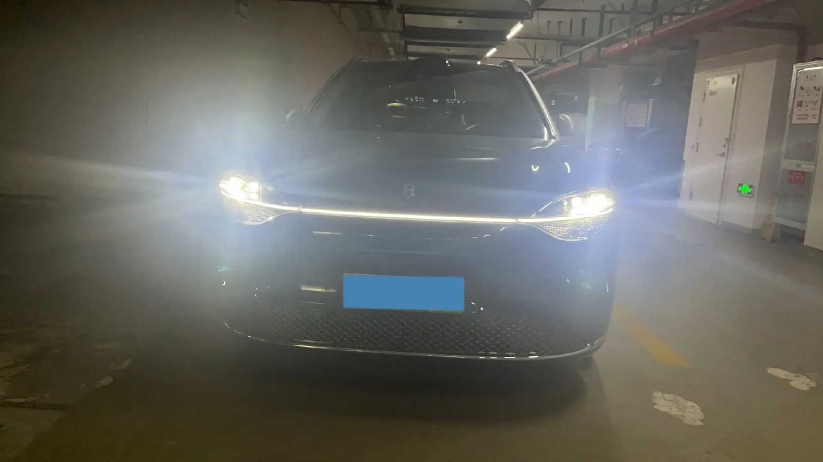 2025 AITO AITO M9 BEV 100KWH,autocango,china used car exporter,china ev exporter,chinese used car exporter,chinese used ev exporter