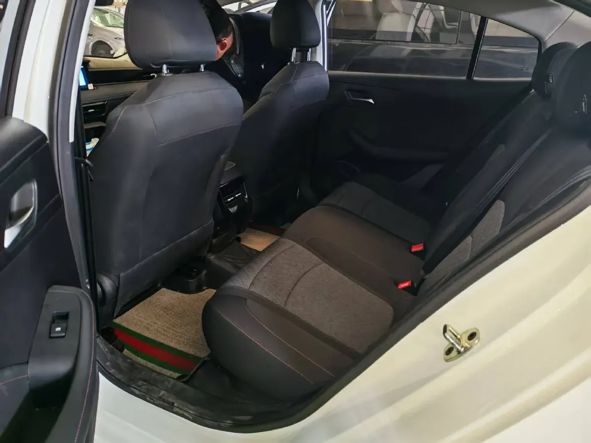 2023 Roewe i5 1.5L 129HP L4 5MT,autocango,china used car exporter,china ev exporter,chinese used car exporter,chinese used ev exporter