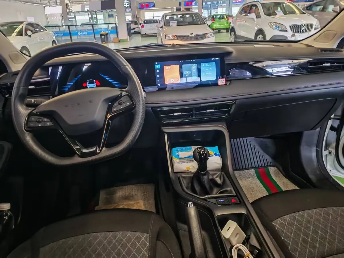 2023 Roewe i5 1.5L 129HP L4 5MT,autocango,china used car exporter,china ev exporter,chinese used car exporter,chinese used ev exporter