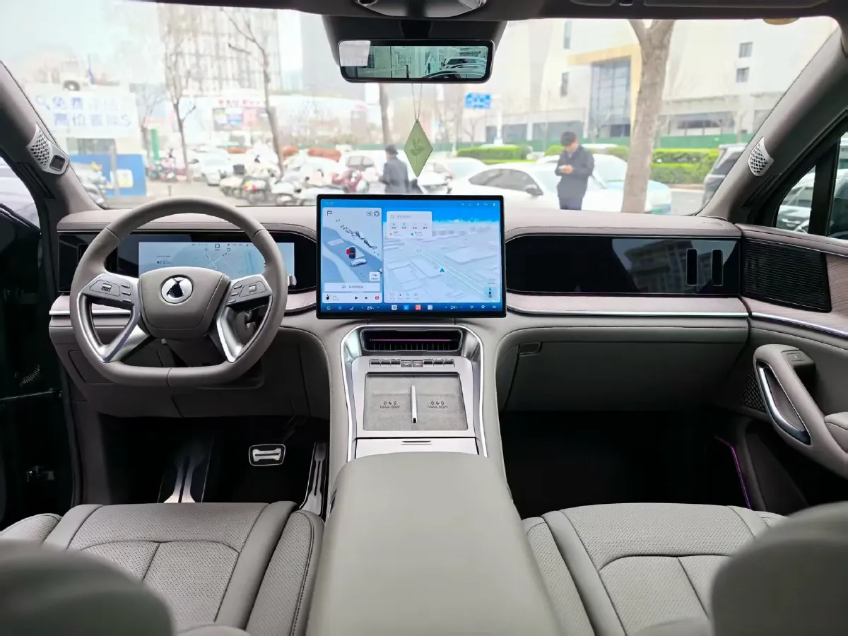 2025 Denza DenzaN9 2.0T 207HP L4 E-CVT PHEV,autocango,china used car exporter,china ev exporter,chinese used car exporter,chinese used ev exporter