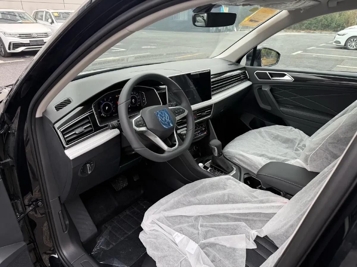 2023 Volkswagen Tiguan L 1.4T 150HP L4 6DCT PHEV 13KWH,autocango,china used car exporter,china ev exporter,chinese used car exporter,chinese used ev exporter