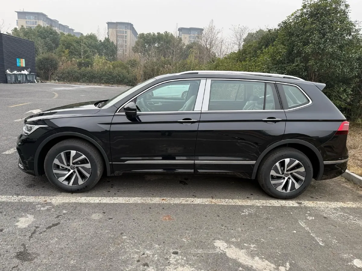 2023 Volkswagen Tiguan L 1.4T 150HP L4 6DCT PHEV 13KWH,autocango,china used car exporter,china ev exporter,chinese used car exporter,chinese used ev exporter