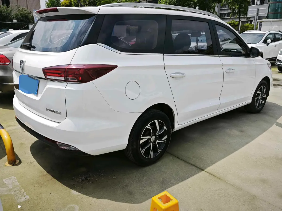 2019 BaoJun 530 1.5T 147HP L4 6MT,autocango,china used car exporter,china ev exporter,chinese used car exporter,chinese used ev exporter