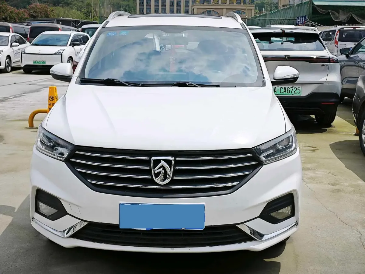 2019 BaoJun 530 1.5T 147HP L4 6MT,autocango,china used car exporter,china ev exporter,chinese used car exporter,chinese used ev exporter