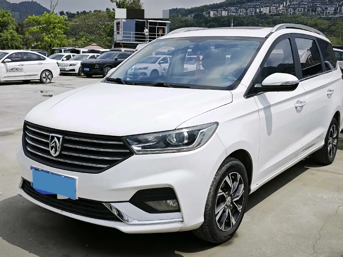 2019 BaoJun 530 1.5T 147HP L4 6MT,autocango,china used car exporter,china ev exporter,chinese used car exporter,chinese used ev exporter