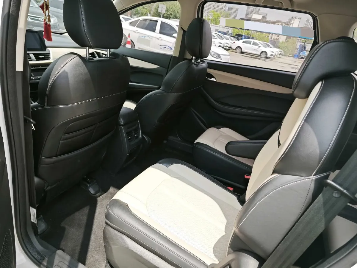 2019 BaoJun 530 1.5T 147HP L4 6MT,autocango,china used car exporter,china ev exporter,chinese used car exporter,chinese used ev exporter