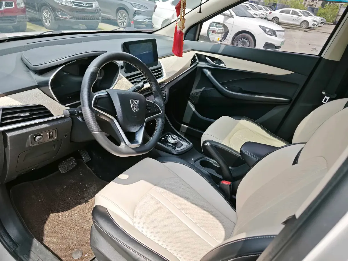 2019 BaoJun 530 1.5T 147HP L4 6MT,autocango,china used car exporter,china ev exporter,chinese used car exporter,chinese used ev exporter