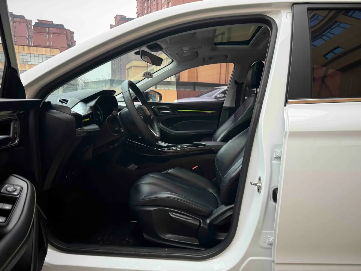 2021 Roewe i5 1.5L 120HP L4 CVT,autocango,china used car exporter,china ev exporter,chinese used car exporter,chinese used ev exporter