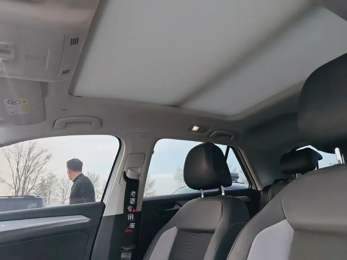 2022 Volkswagen T-Roc 1.4T 150HP L4 7DCT,autocango,china used car exporter,china ev exporter,chinese used car exporter,chinese used ev exporter