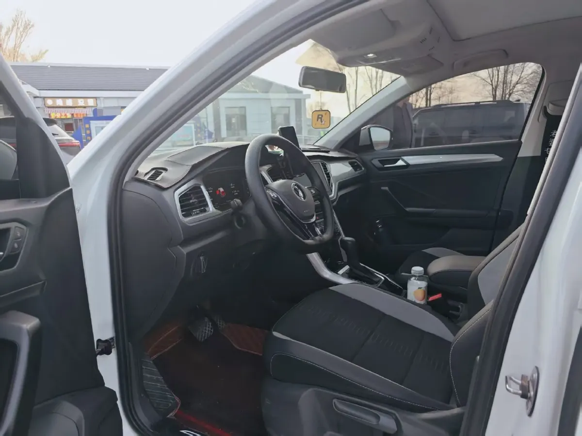 2022 Volkswagen T-Roc 1.4T 150HP L4 7DCT,autocango,china used car exporter,china ev exporter,chinese used car exporter,chinese used ev exporter