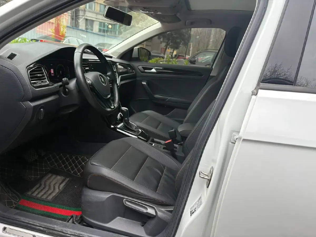 2020 Volkswagen T-Roc 1.4T 150HP L4 7DCT,autocango,china used car exporter,china ev exporter,chinese used car exporter,chinese used ev exporter