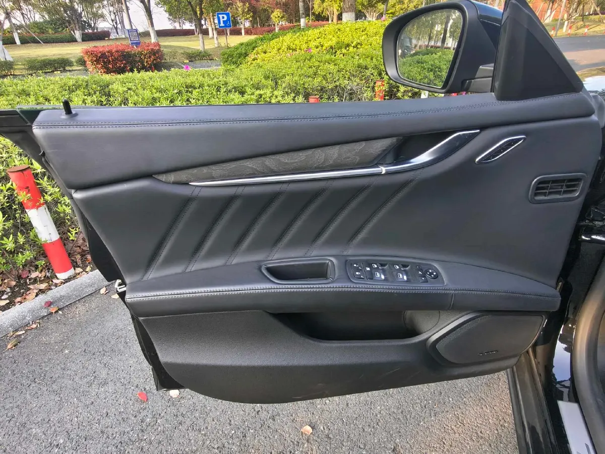 2021 Maserati Ghibli 2.0T 330HP L4 8AT,autocango,china used car exporter,china ev exporter,chinese used car exporter,chinese used ev exporter