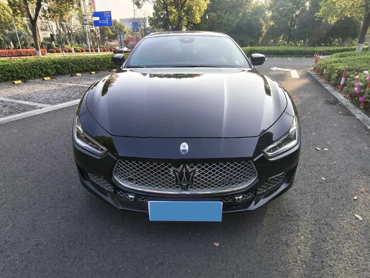 2021 Maserati Ghibli 2.0T 330HP L4 8AT,autocango,china used car exporter,china ev exporter,chinese used car exporter,chinese used ev exporter