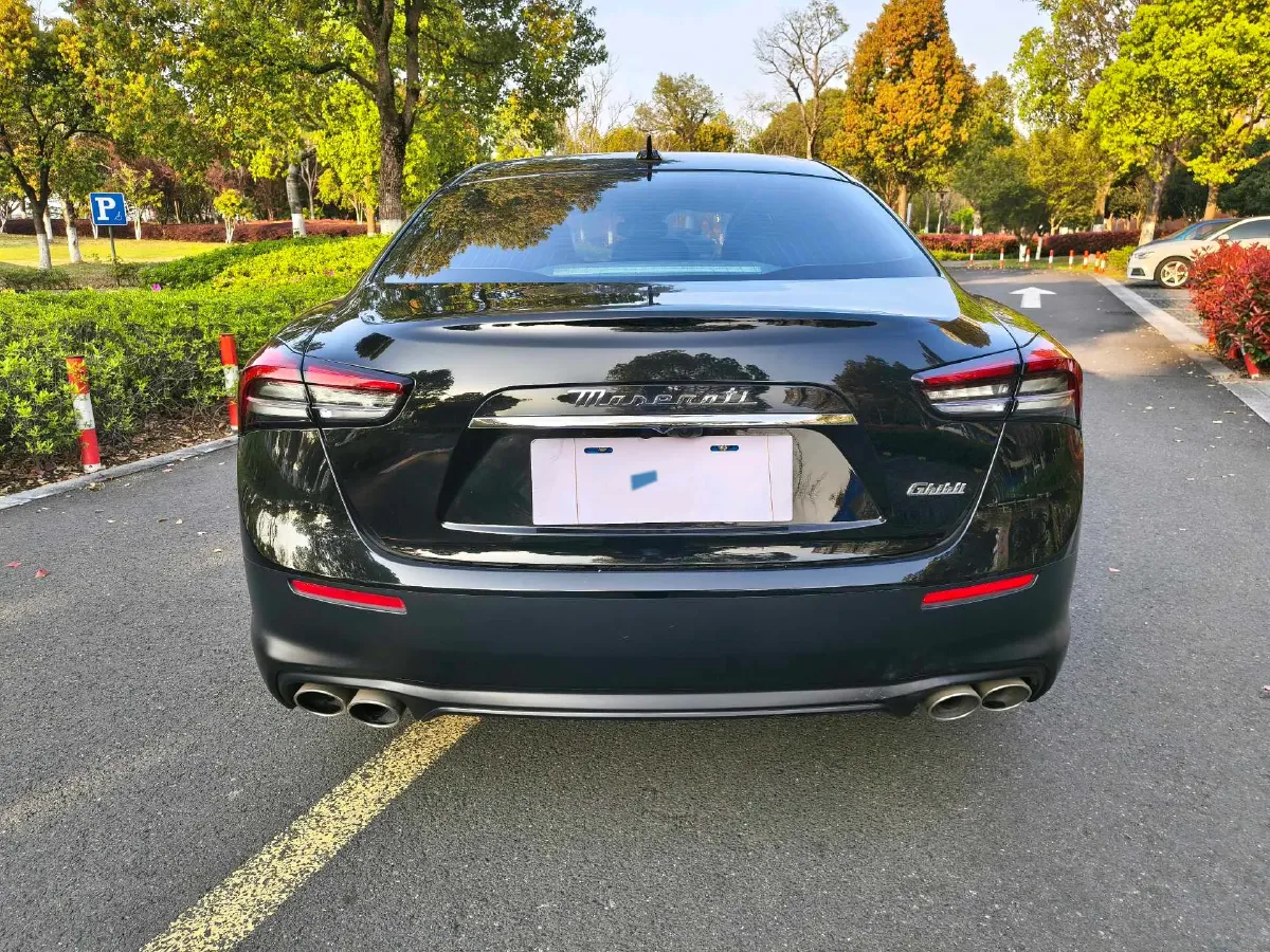 2021 Maserati Ghibli 2.0T 330HP L4 8AT,autocango,china used car exporter,china ev exporter,chinese used car exporter,chinese used ev exporter