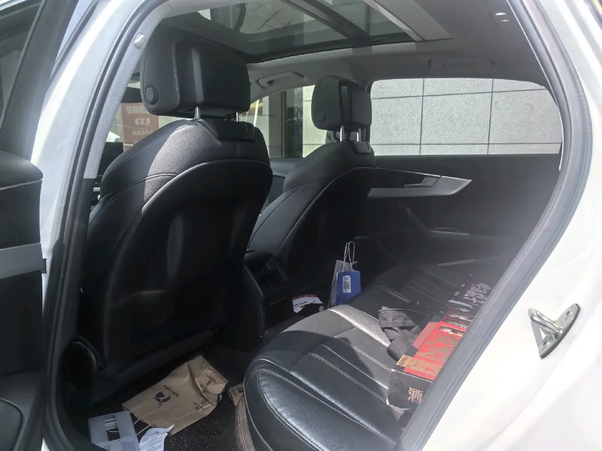 2020 Audi A4L 2.0T 190HP L4 7DCT,autocango,china used car exporter,china ev exporter,chinese used car exporter,chinese used ev exporter