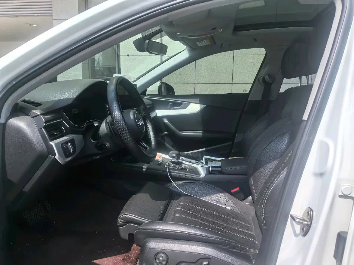 2020 Audi A4L 2.0T 190HP L4 7DCT,autocango,china used car exporter,china ev exporter,chinese used car exporter,chinese used ev exporter