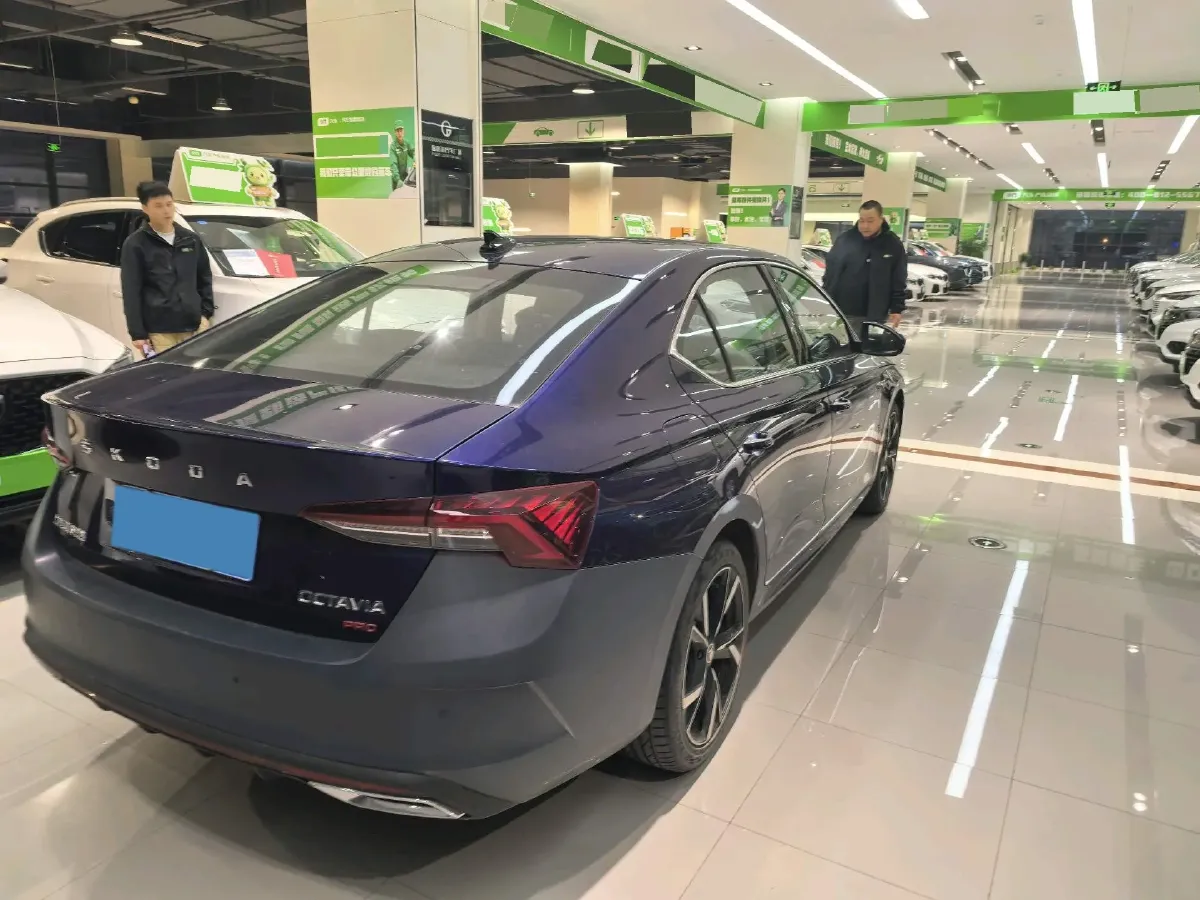 2022 Skoda Octavia 1.4T 150HP L4 7DCT,autocango,china used car exporter,china ev exporter,chinese used car exporter,chinese used ev exporter