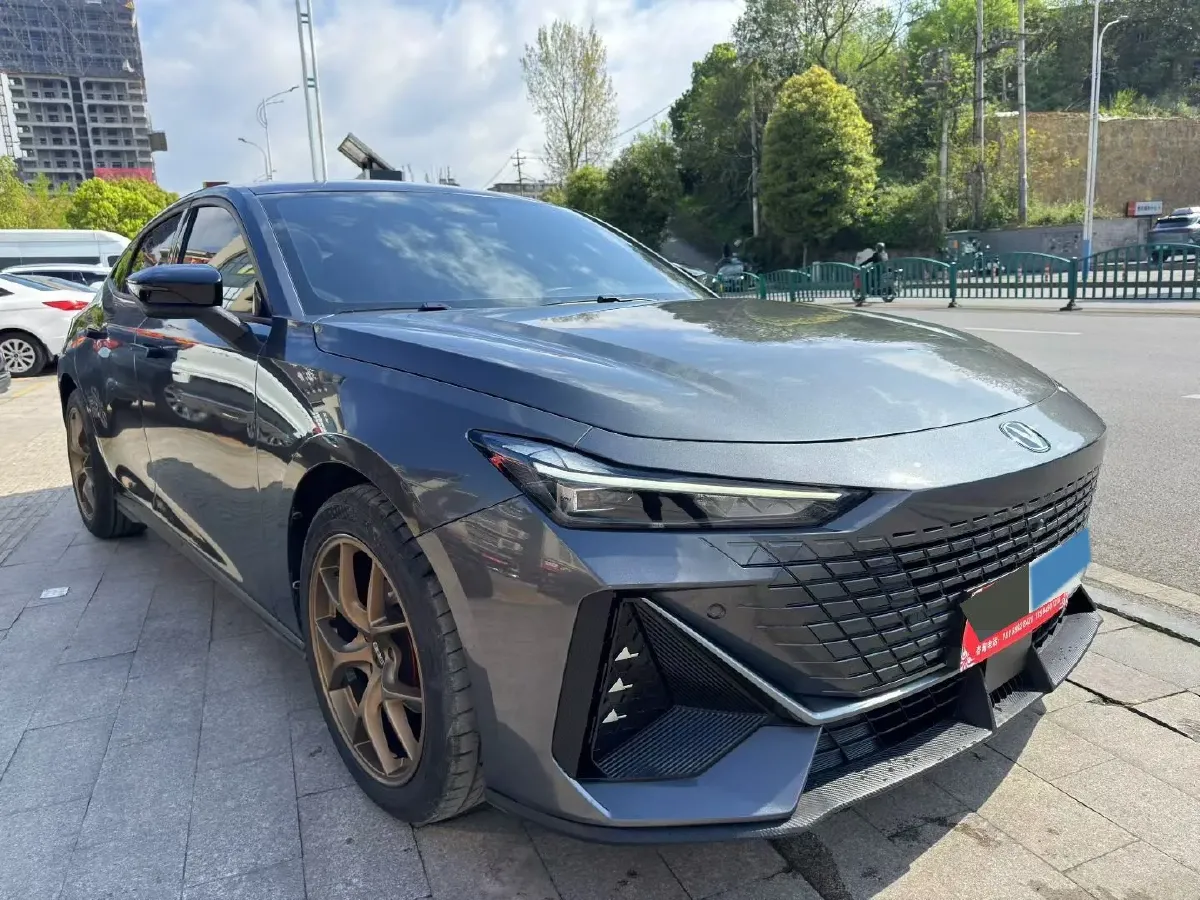 2022 ChangAn UNI-V 1.5T 188HP L4 7DCT,autocango,china used car exporter,china ev exporter,chinese used car exporter,chinese used ev exporter