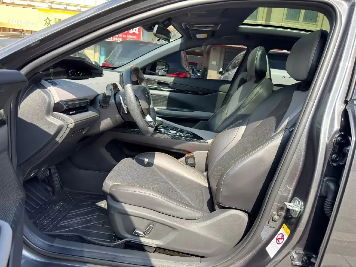 2022 ChangAn UNI-V 1.5T 188HP L4 7DCT,autocango,china used car exporter,china ev exporter,chinese used car exporter,chinese used ev exporter