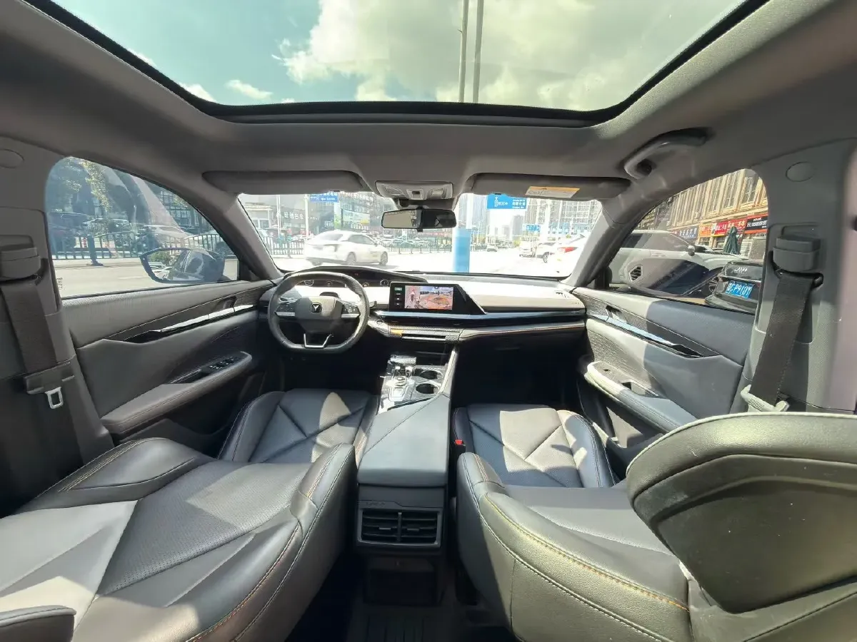 2022 ChangAn UNI-V 1.5T 188HP L4 7DCT,autocango,china used car exporter,china ev exporter,chinese used car exporter,chinese used ev exporter