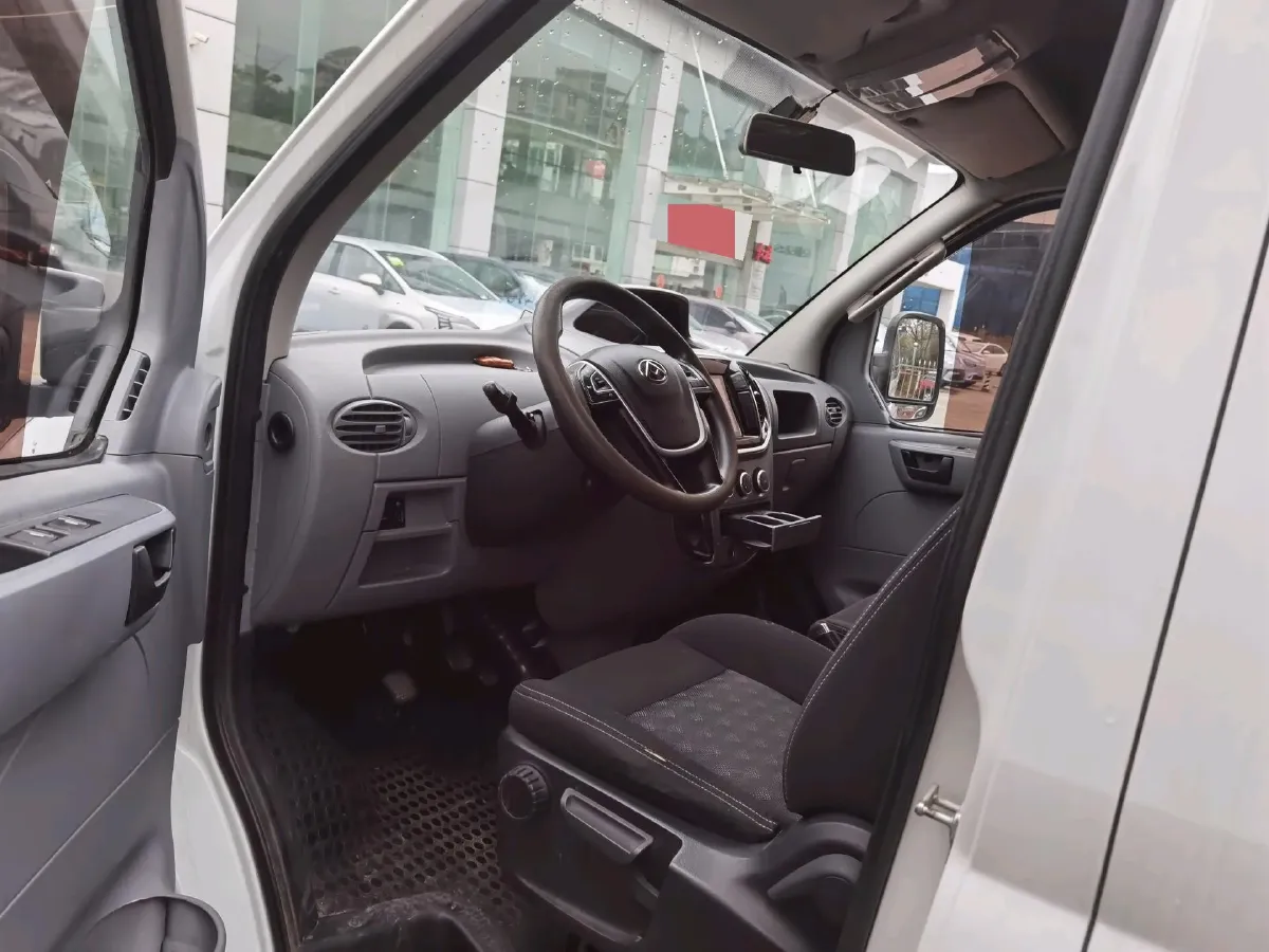 2021 MAXUS XinTu V80 2.0T 139HP L4 6MT,autocango,china used car exporter,china ev exporter,chinese used car exporter,chinese used ev exporter