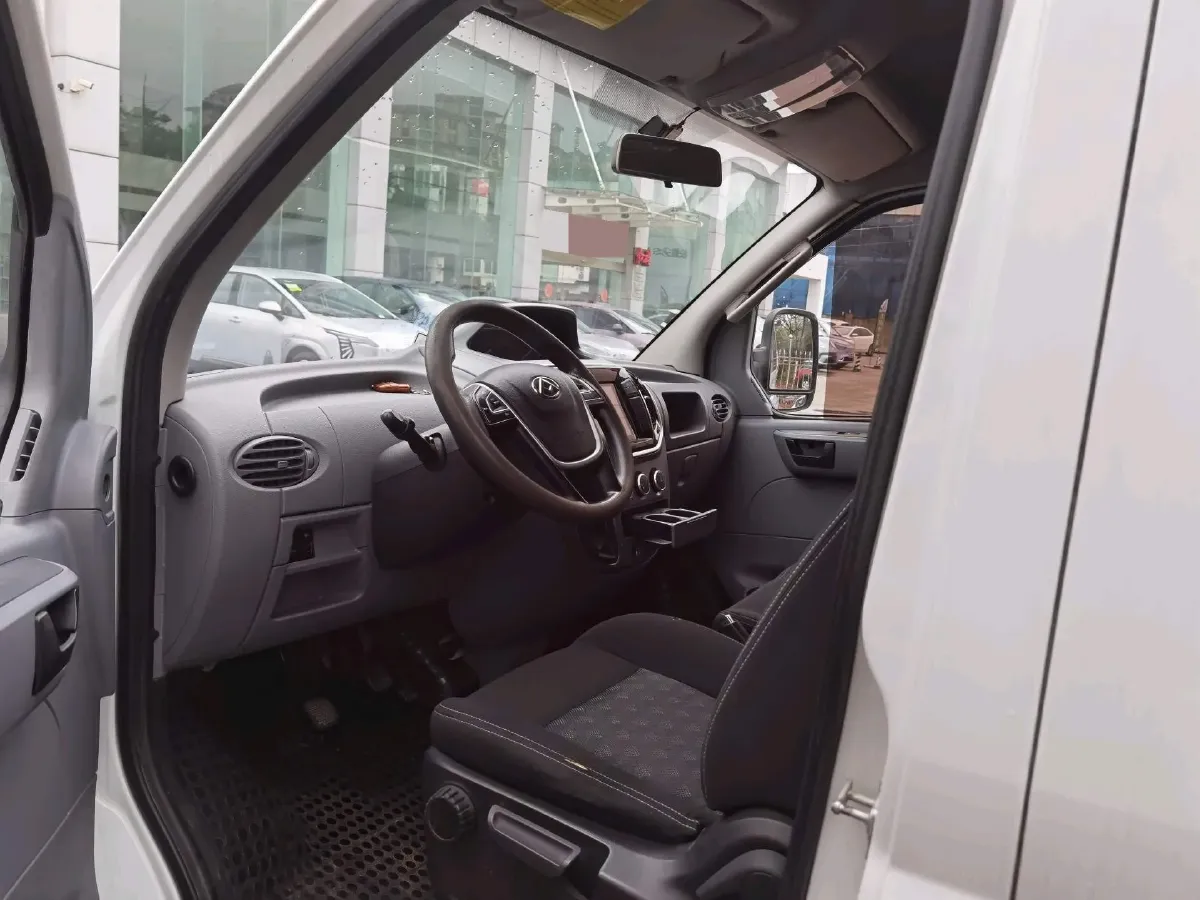 2021 MAXUS XinTu V80 2.0T 139HP L4 6MT,autocango,china used car exporter,china ev exporter,chinese used car exporter,chinese used ev exporter