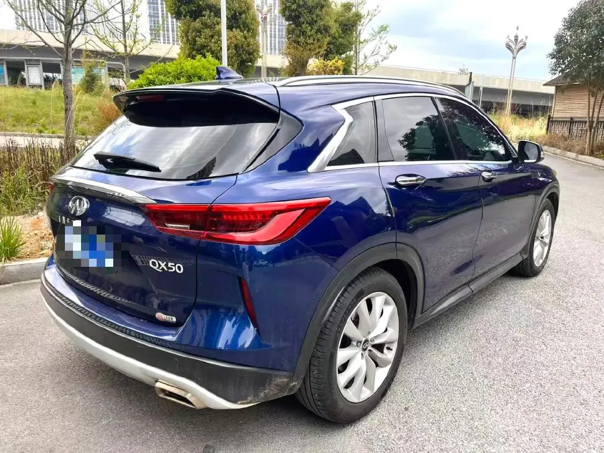 2018 Infiniti QX30 2.0T 211HP L4 7DCT,autocango,china used car exporter,china ev exporter,chinese used car exporter,chinese used ev exporter