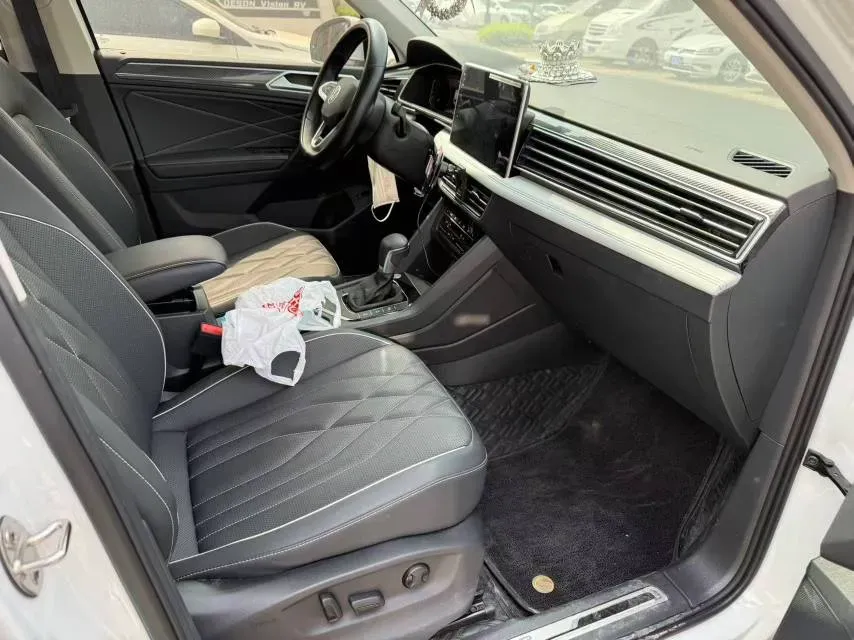 2024 Volkswagen Tiguan L 2.0T 186HP L4 7DCT,autocango,china used car exporter,china ev exporter,chinese used car exporter,chinese used ev exporter