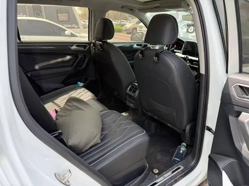 2024 Volkswagen Tiguan L 2.0T 186HP L4 7DCT,autocango,china used car exporter,china ev exporter,chinese used car exporter,chinese used ev exporter