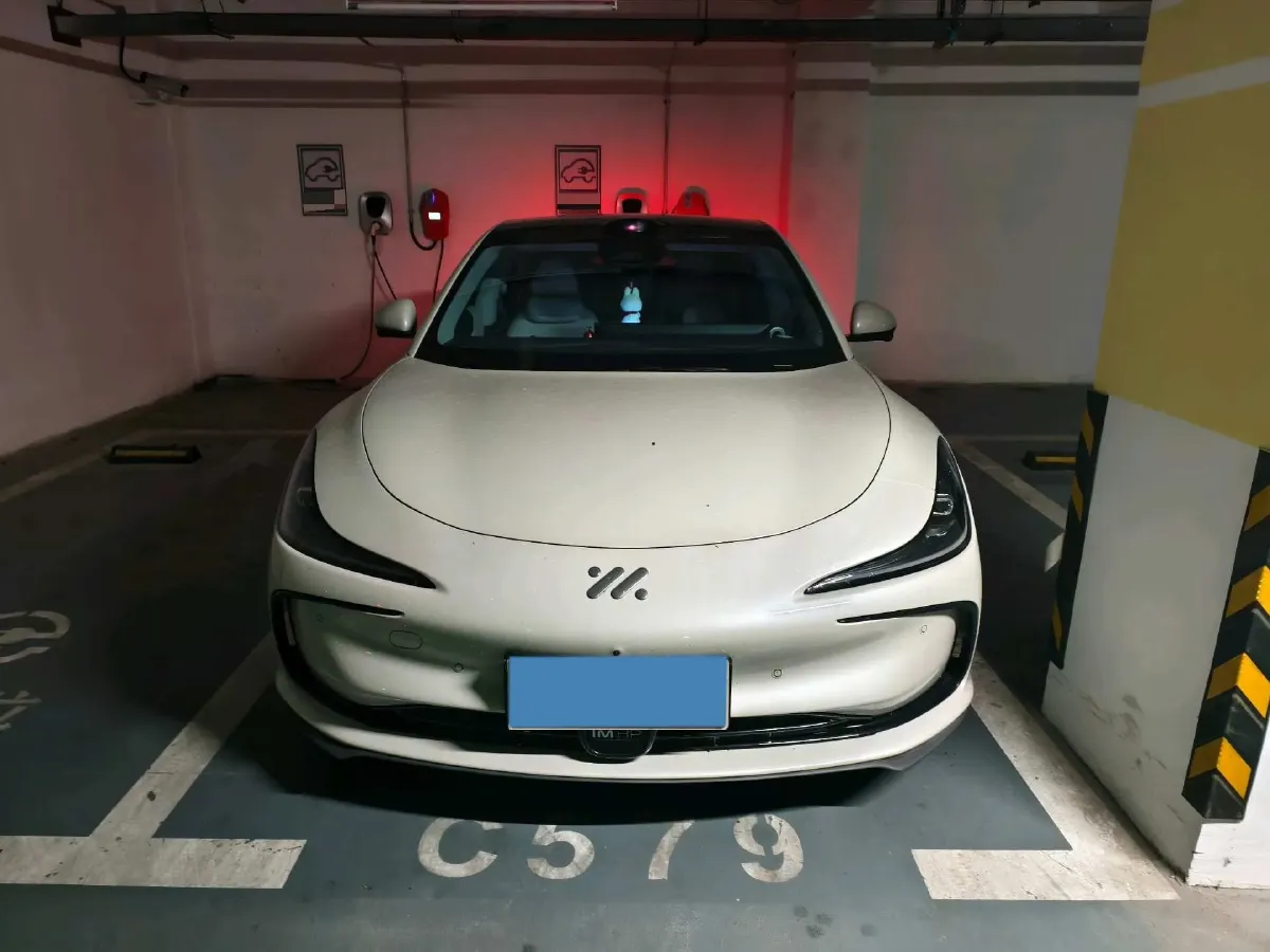 2024 IM L6 BEV 75KWH,autocango,china used car exporter,china ev exporter,chinese used car exporter,chinese used ev exporter