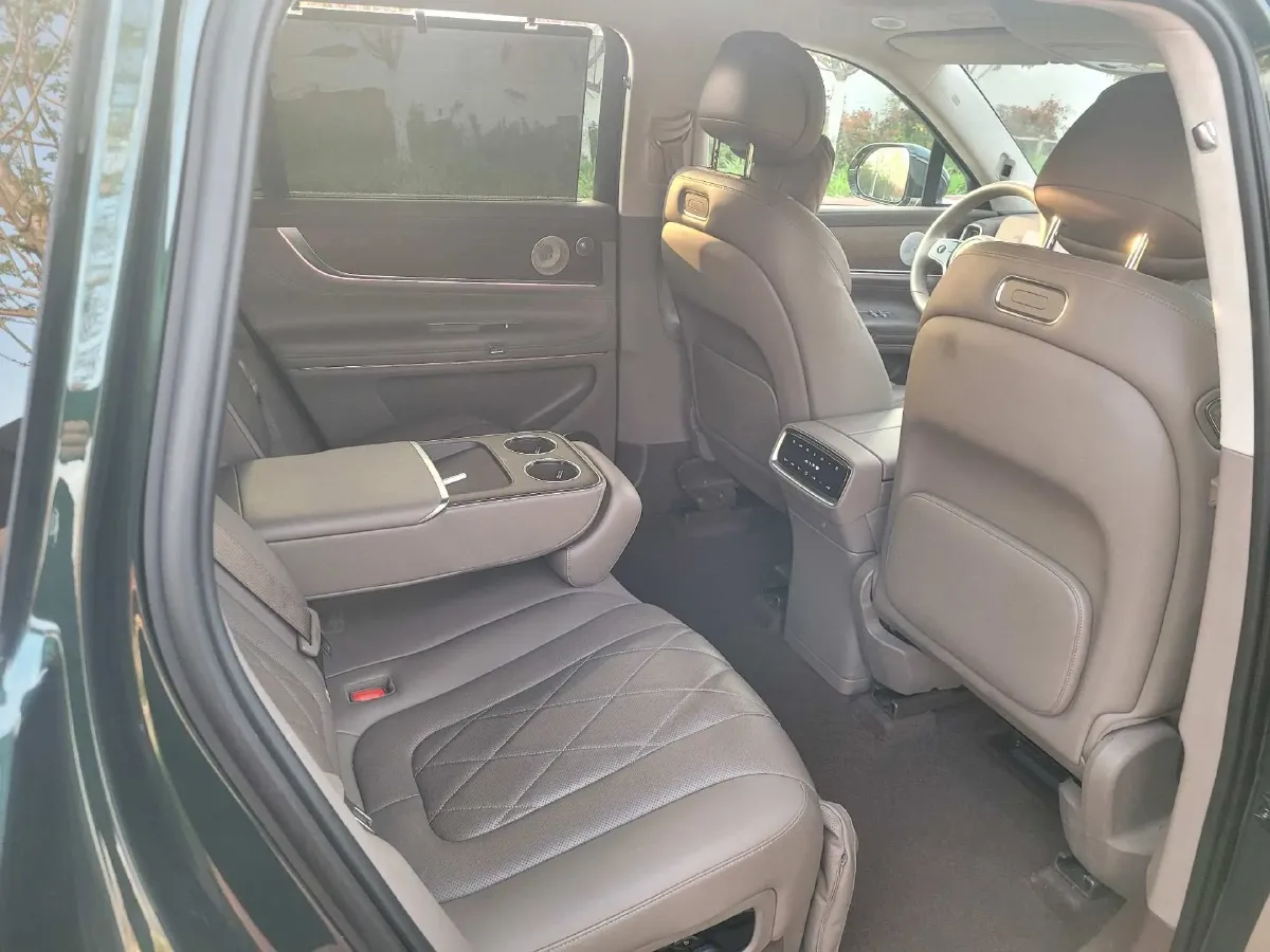 2024 AITO AITO M9 1.5T 152HP L4 REEV 42KWH,autocango,china used car exporter,china ev exporter,chinese used car exporter,chinese used ev exporter