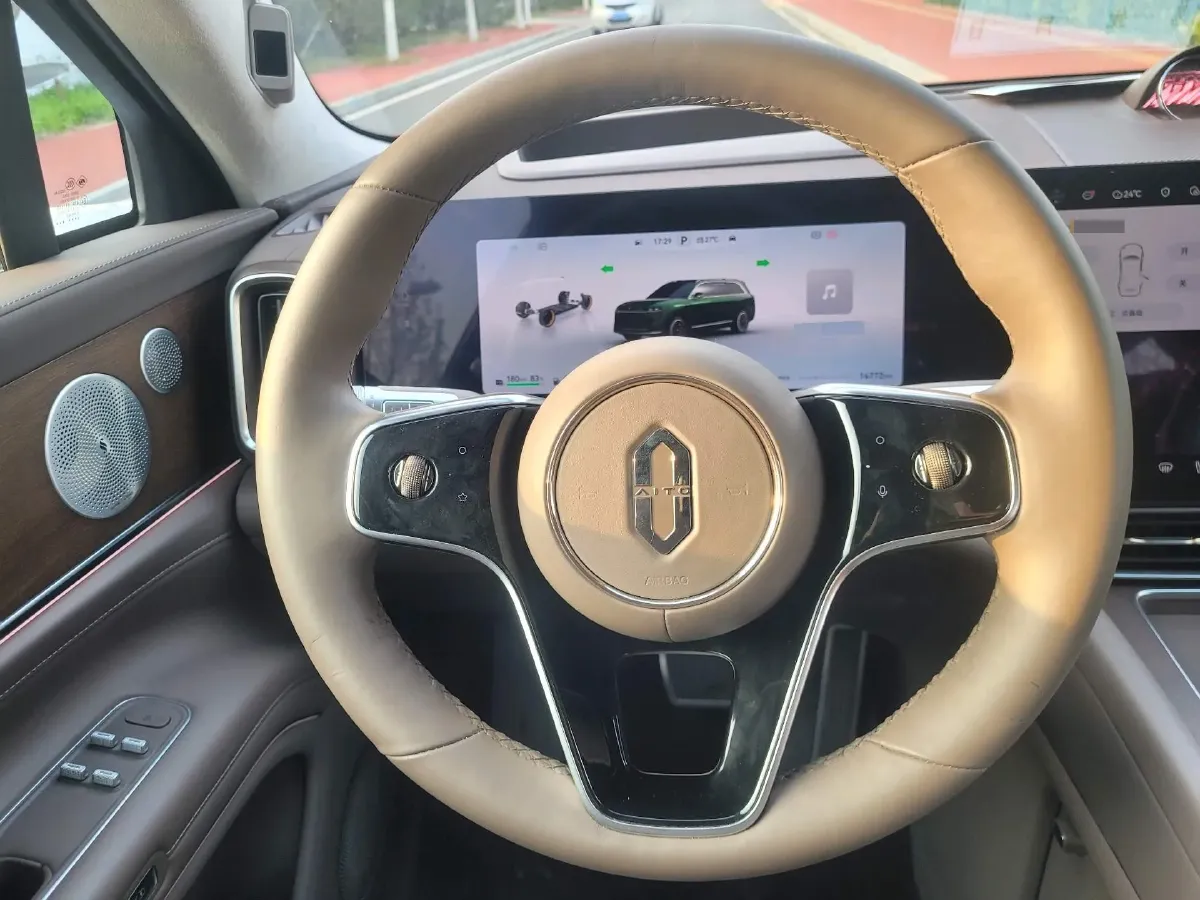 2024 AITO AITO M9 1.5T 152HP L4 REEV 42KWH,autocango,china used car exporter,china ev exporter,chinese used car exporter,chinese used ev exporter