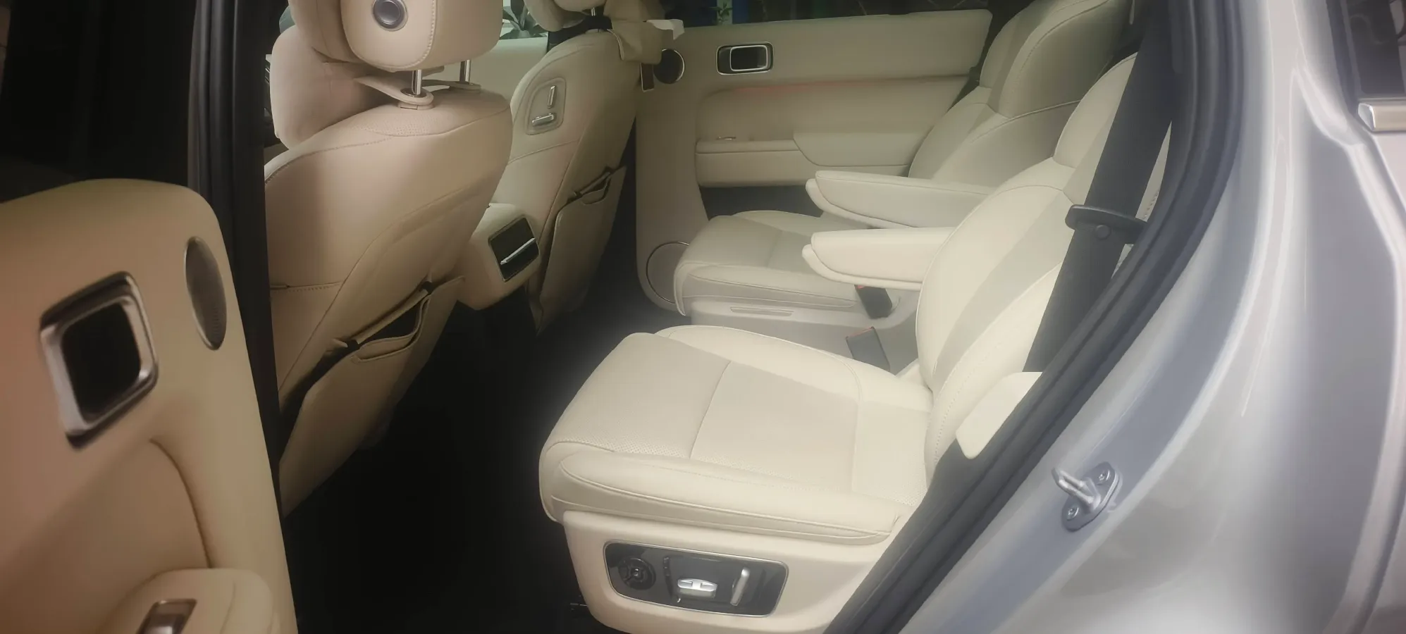 2023 Li L8 Range Extended 154HP REEV 40.9KWH,autocango,china used car exporter,china ev exporter,chinese used car exporter,chinese used ev exporter