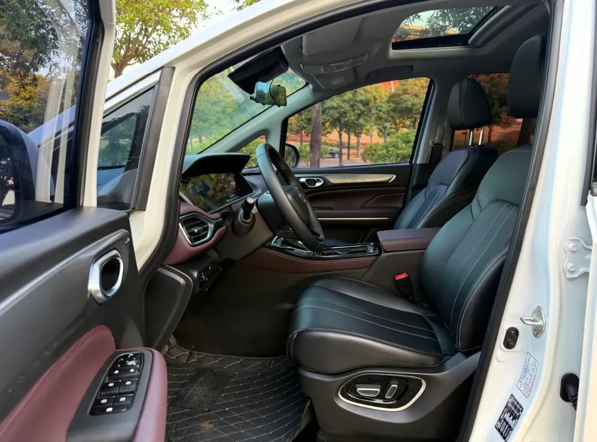 2021 GAC Trumpchi M6 1.5T 169HP L4 7DCT,autocango,china used car exporter,china ev exporter,chinese used car exporter,chinese used ev exporter