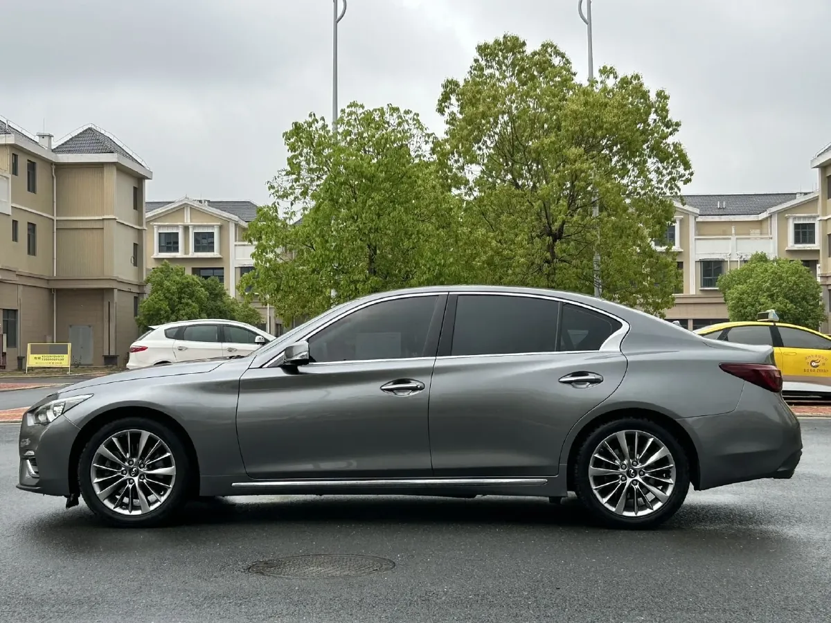 2018 Jeep Grand Commander 2.0T 265HP L4 9AT,autocango,china used car exporter,china ev exporter,chinese used car exporter,chinese used ev exporter