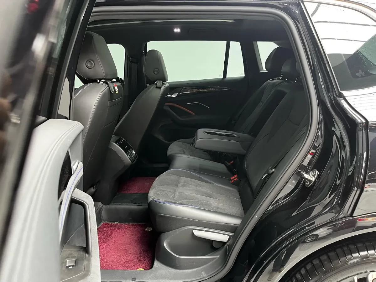 2024 Volkswagen Tiguan L 2.0T 186HP L4 7DCT,autocango,china used car exporter,china ev exporter,chinese used car exporter,chinese used ev exporter