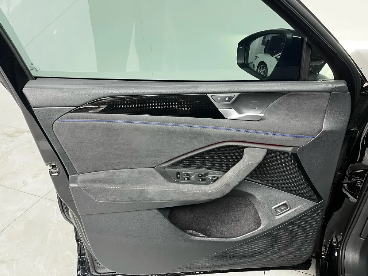 2024 Volkswagen Tiguan L 2.0T 186HP L4 7DCT,autocango,china used car exporter,china ev exporter,chinese used car exporter,chinese used ev exporter