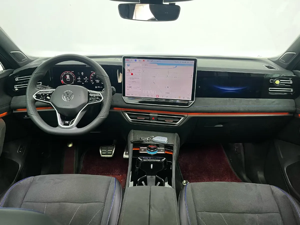 2024 Volkswagen Tiguan L 2.0T 186HP L4 7DCT,autocango,china used car exporter,china ev exporter,chinese used car exporter,chinese used ev exporter