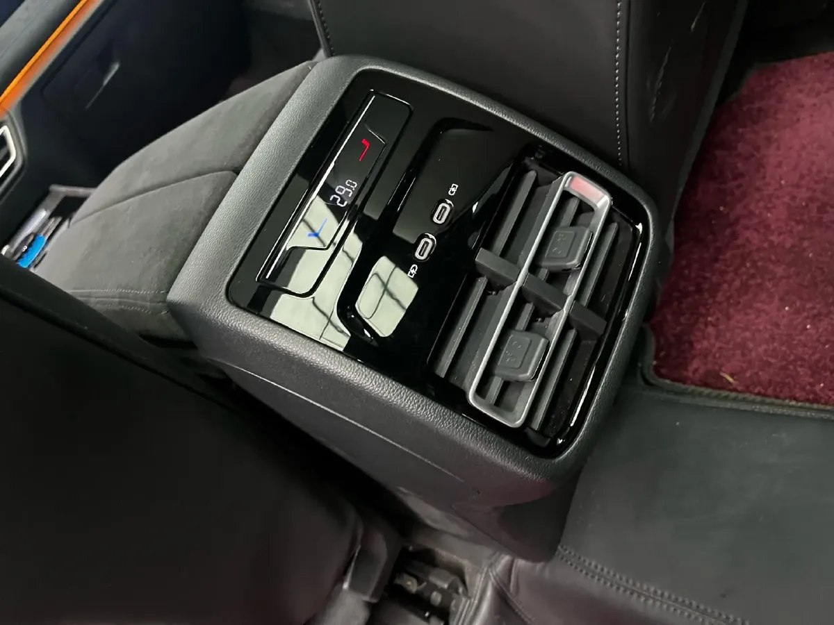 2024 Volkswagen Tiguan L 2.0T 186HP L4 7DCT,autocango,china used car exporter,china ev exporter,chinese used car exporter,chinese used ev exporter