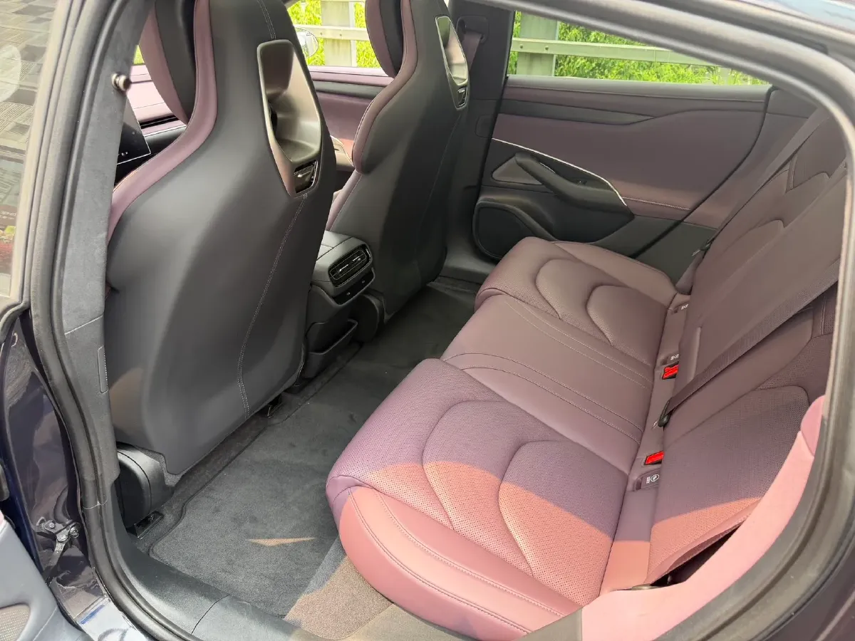 2024 MI SU7 BEV 101KWH,autocango,china used car exporter,china ev exporter,chinese used car exporter,chinese used ev exporter