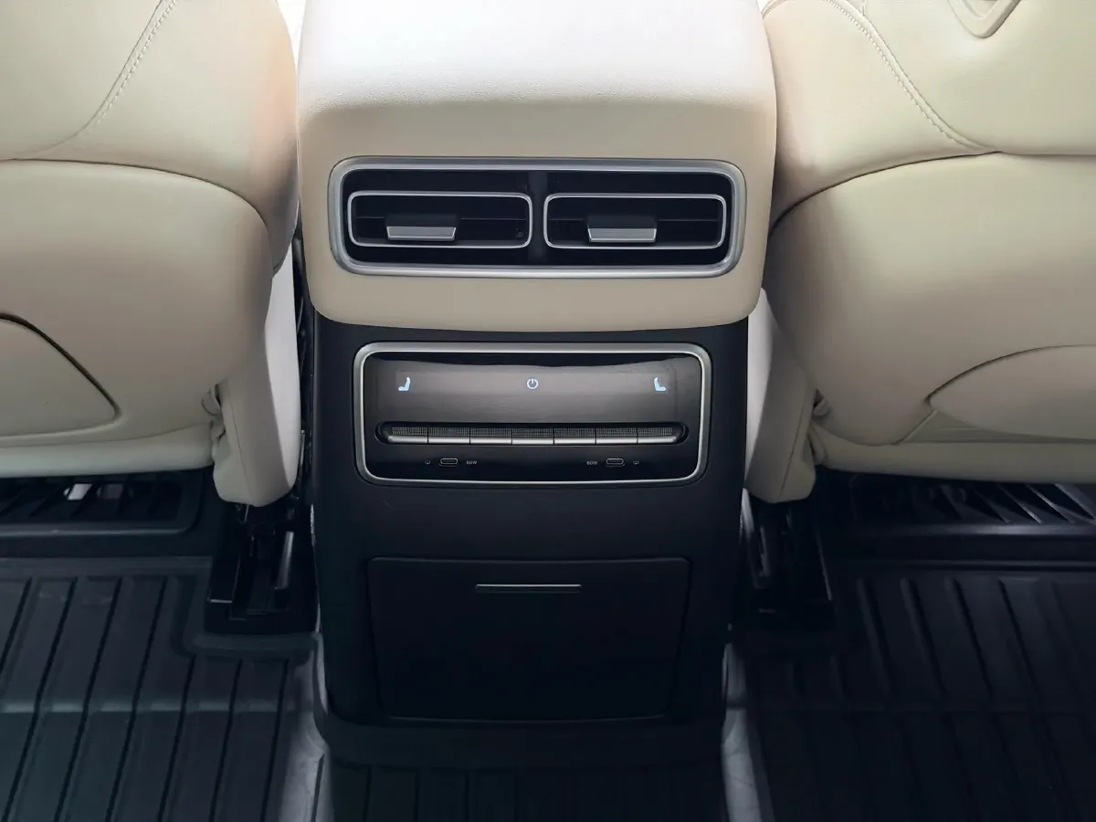 2023 Li L7 Range Extended 154HP REEV 40.9KWH,autocango,china used car exporter,china ev exporter,chinese used car exporter,chinese used ev exporter