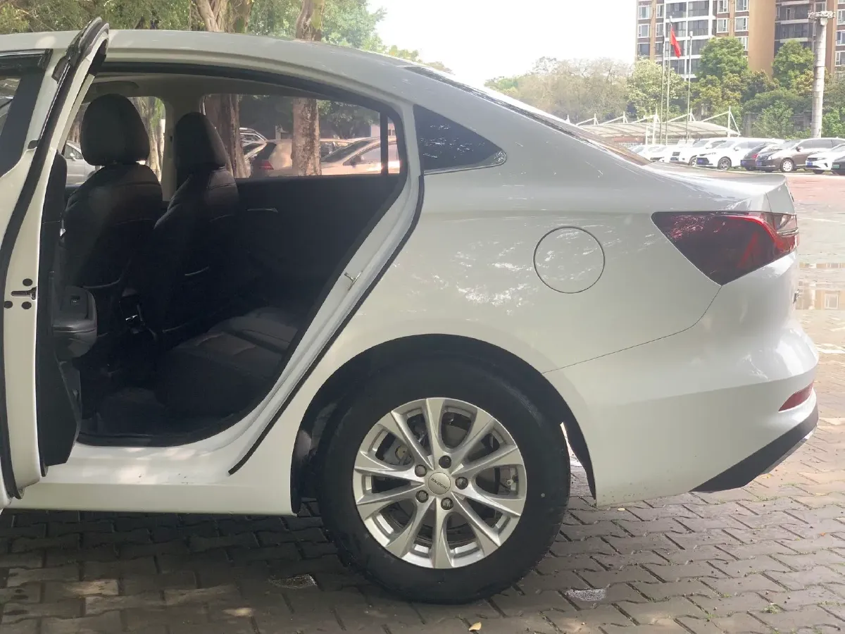 2023 Roewe i5 1.5L 129HP L4 CVT,autocango,china used car exporter,china ev exporter,chinese used car exporter,chinese used ev exporter