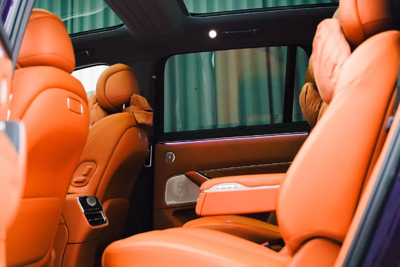 2025 AITO AITO M8 REEV 160HP REEV 53.4KWH,autocango,china used car exporter,china ev exporter,chinese used car exporter,chinese used ev exporter