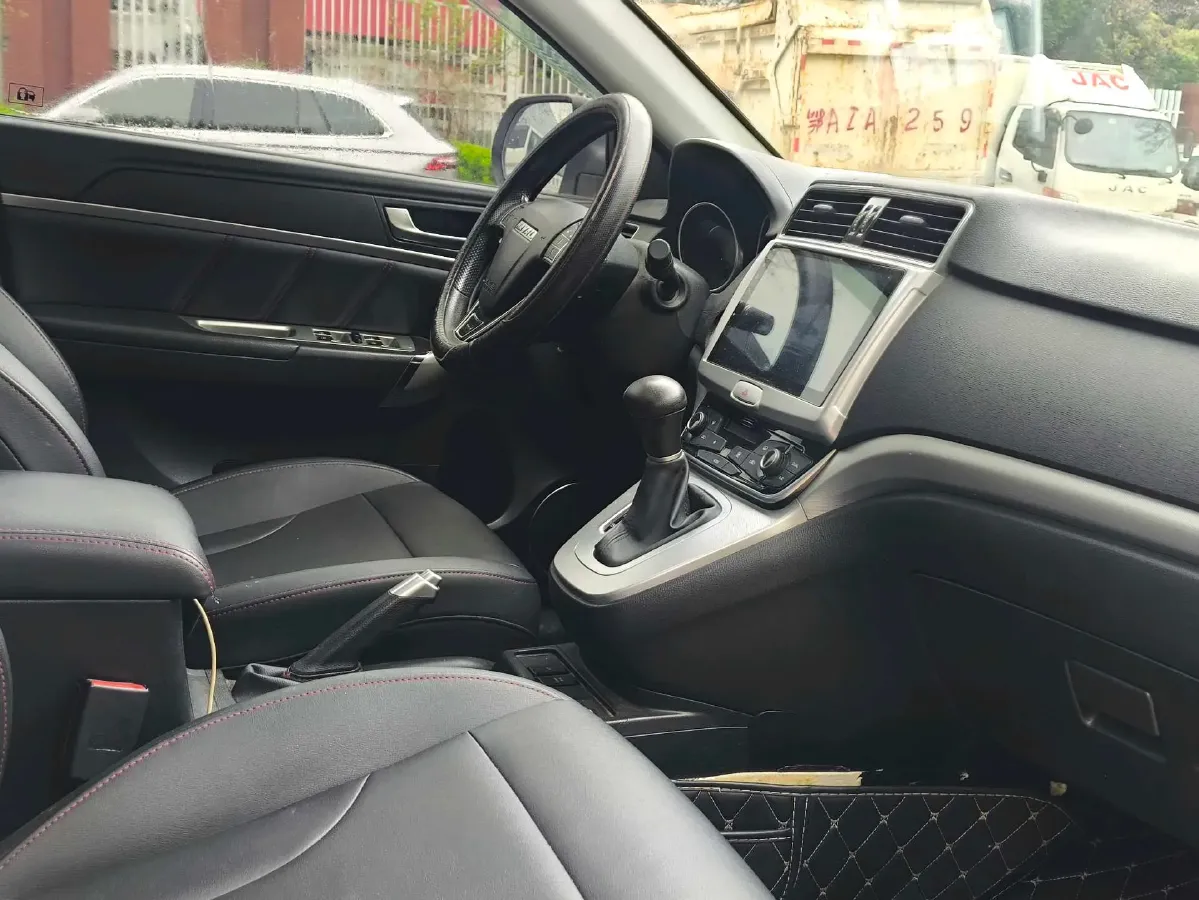 2019 Haval M6 1.5T 150HP L4 7DCT,autocango,china used car exporter,china ev exporter,chinese used car exporter,chinese used ev exporter