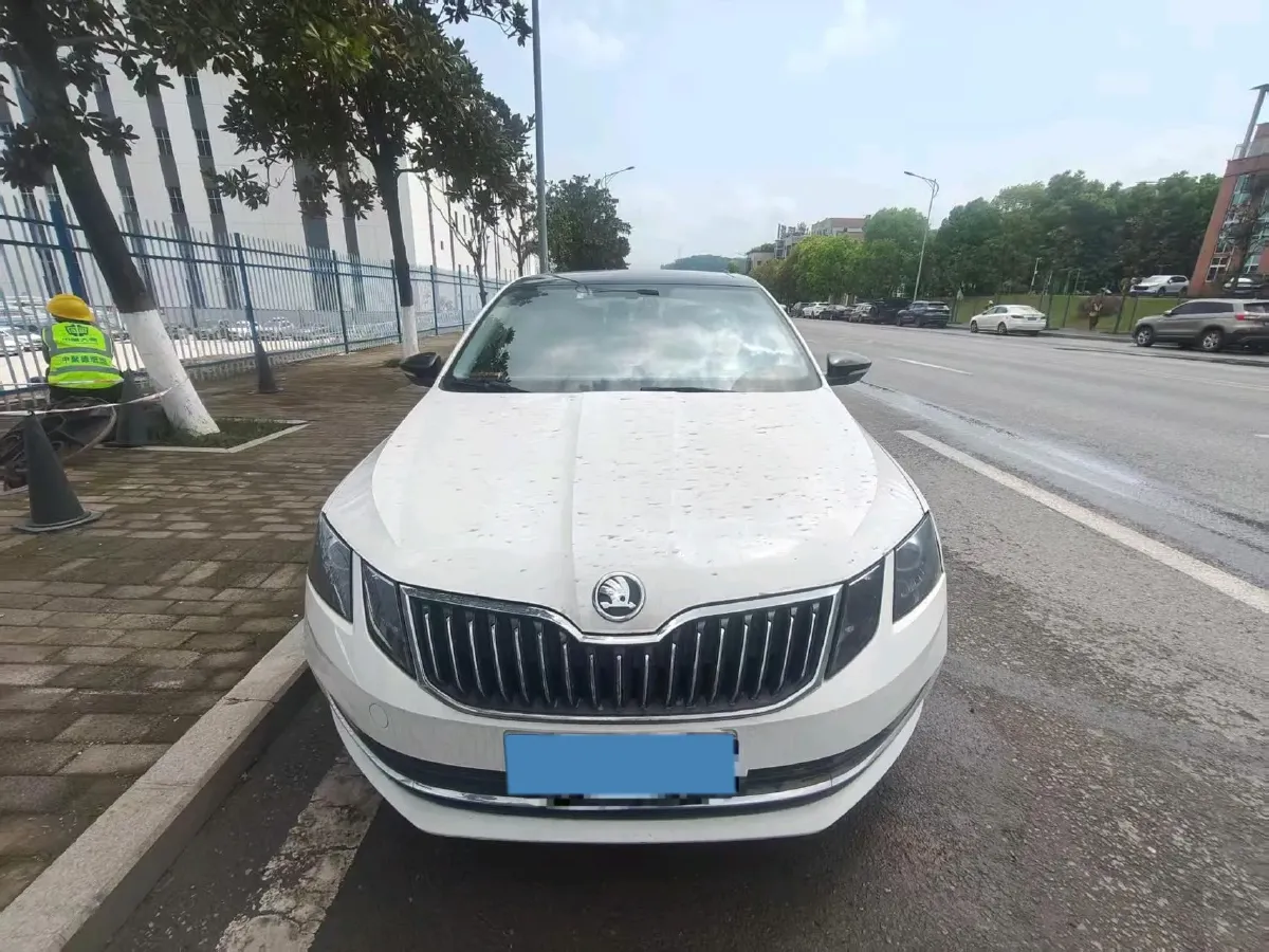 2020 Skoda Octavia 1.2T 116HP L4 7DCT,autocango,china used car exporter,china ev exporter,chinese used car exporter,chinese used ev exporter