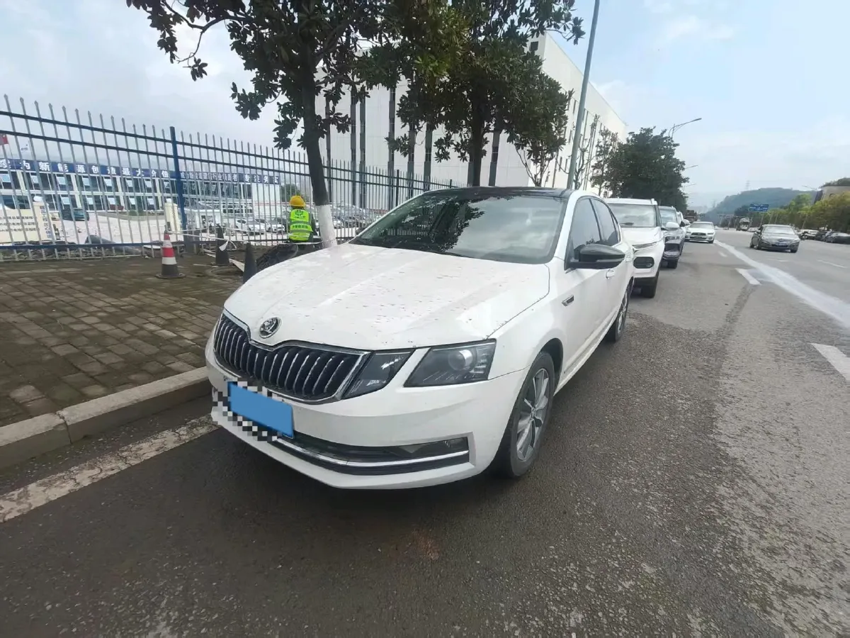 2020 Skoda Octavia 1.2T 116HP L4 7DCT,autocango,china used car exporter,china ev exporter,chinese used car exporter,chinese used ev exporter