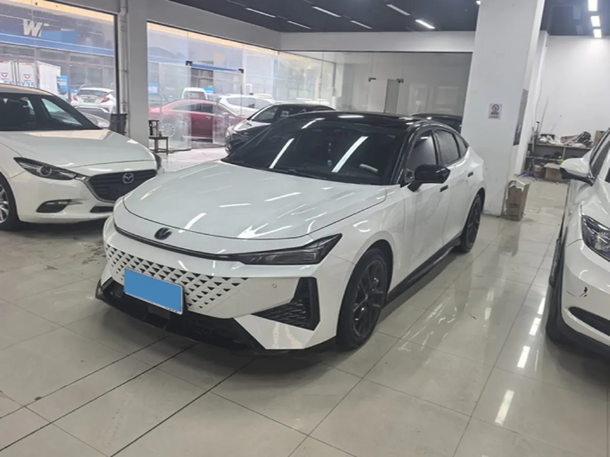 2024 ChangAn UNI-V 1.5T 188HP L4 7DCT,autocango,china used car exporter,china ev exporter,chinese used car exporter,chinese used ev exporter