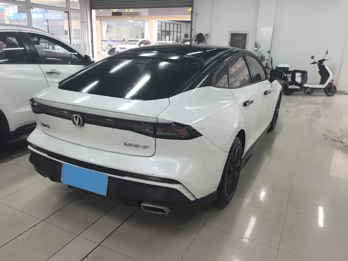 2024 ChangAn UNI-V 1.5T 188HP L4 7DCT,autocango,china used car exporter,china ev exporter,chinese used car exporter,chinese used ev exporter